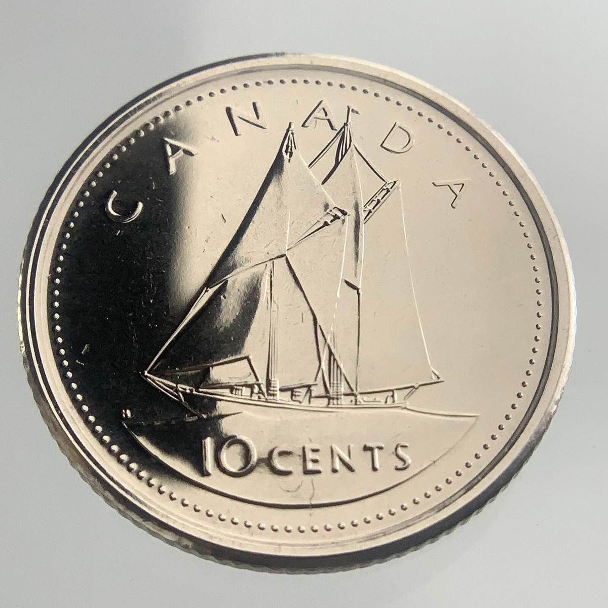 イヌ　　オマケ付き 1952-2002 P Proof-Like Canada 10 Cents Dime Uncirculated Coin From