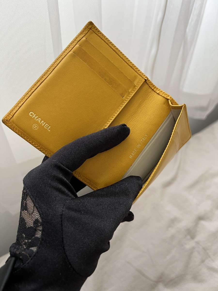 Auth Chanel Yellow Classic Caviar CC Logo Bi-Fold Card Holder