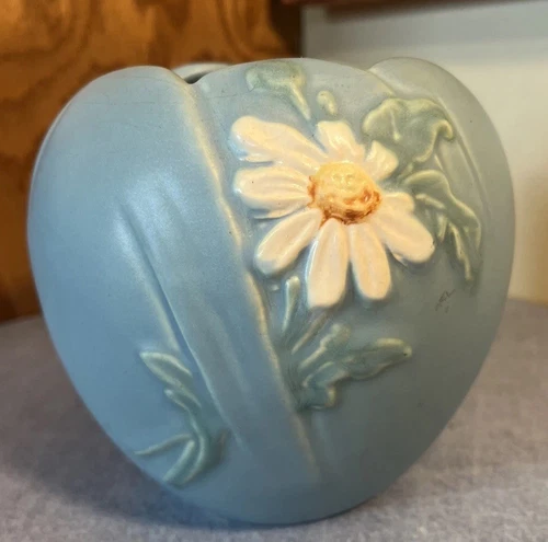 Weller Daisy Pattern Pottery Vase Blue Circa 1930’s, Excellent exquisite 5.25"T