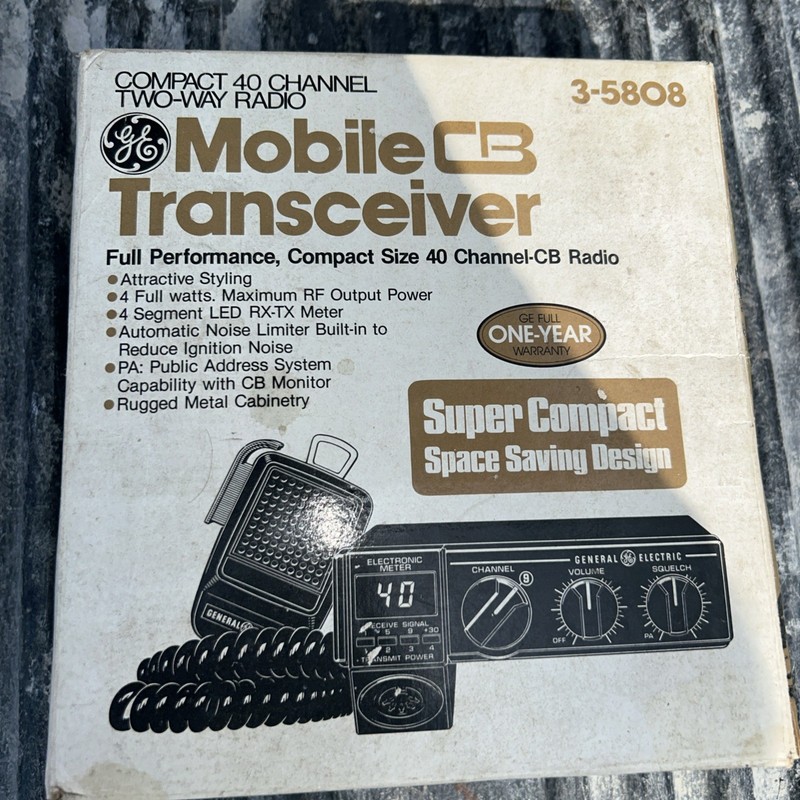 VINTAGE GE Mobile CB Radio Transceiver Model 3-5808 40 Channel Two-Way Radio