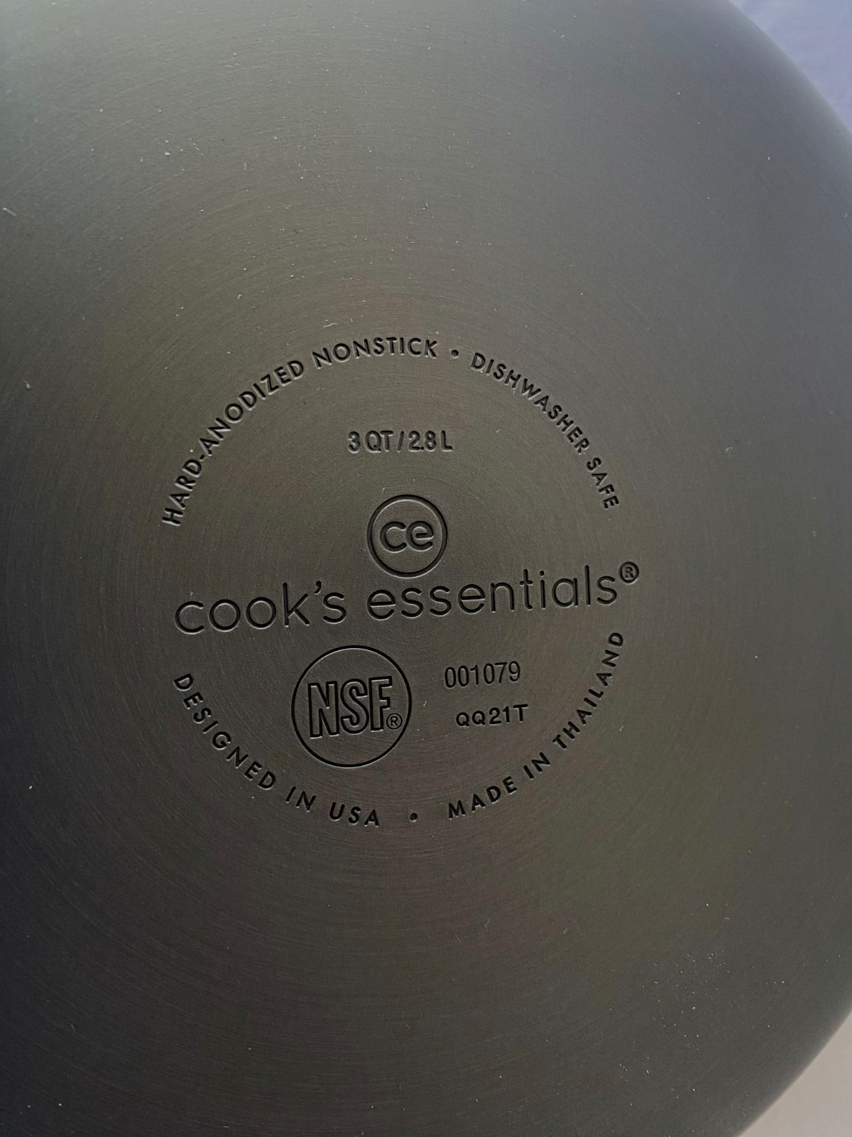 COOK'S ESSENTIALS..HARD ANODIZED..NONSTICK..3 QT..FRYING..9.5" SKILLET..LID..NIB