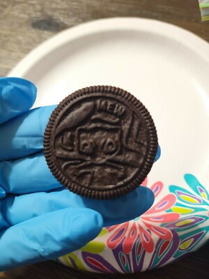 Rare Mew Oreo Cookie, Awesome condition