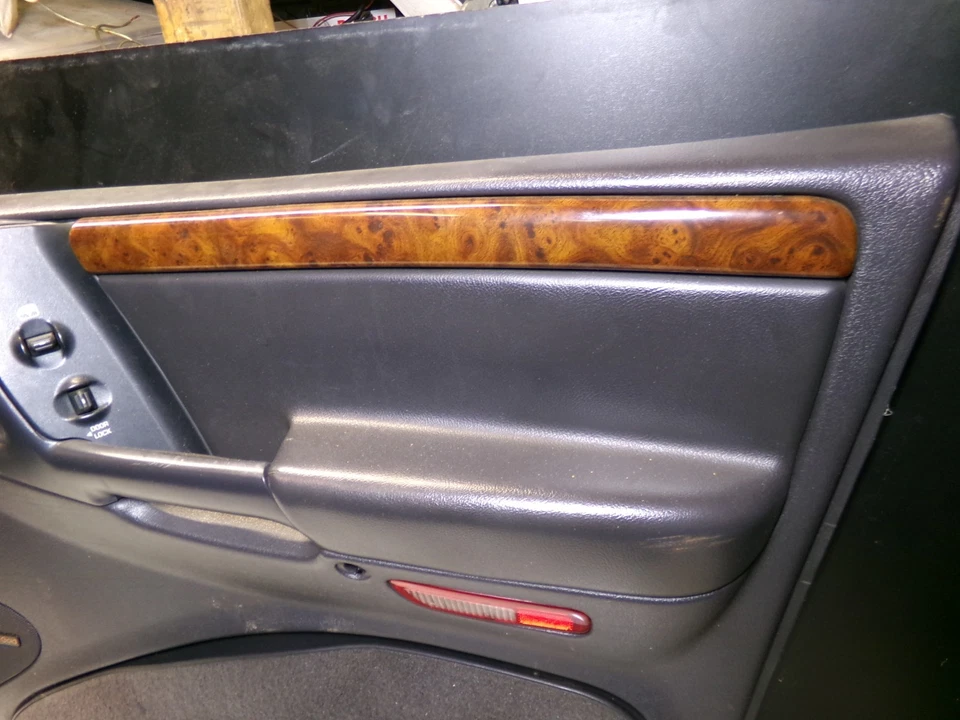 Tarjeta de moldura interior del panel de la puerta delantera derecha 5DN241AZAC 96-98 Jeep Grand Cherokee Foto 2 de 4