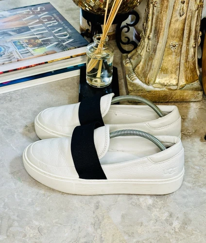 Mocassini donna UGG comodi taglia 7 5 in pelle bianca slip on nero cinturino elastico