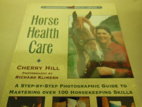 HORSE HEALTH CARE Step-by-Step Photographic Guide to 100 Horsekeeping Skills NEW - Picture 2 of 3