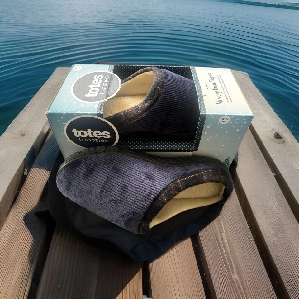 ISOTONER “TOTES TOASTIES” MEMORY FOAM SLIPPERS/HOUSE-SHOES BLUE MEDIUM SIZE 8-9 - Image 3 of 4
