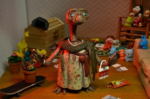 NECA E.T. Figura Extra-Terrestre Dress Up Ultimate 40 Aniversario EN STOCK - Imagen 8 de 11