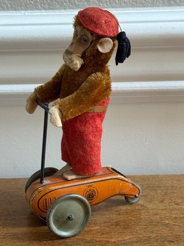 VINTAGE SCHUCO GERMANY FRICTION TOY MOHAIR MONKEY ON SCOOTER W/ FELT HAT & PANTS - Picture 8 of 11
