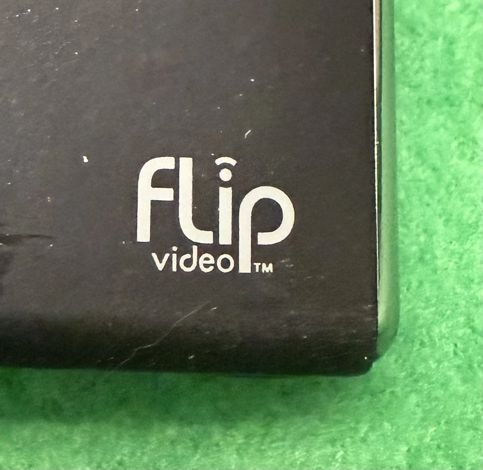 Flip UltraHD 2nd Gen Camcorder Model U2120B 720p Digital Video Recorder Black - Image 2 of 4