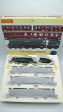 Hornby R2436 Pines Express Train Pack WC Loco 34043 & 3 Coaches + Coach Pack NEW