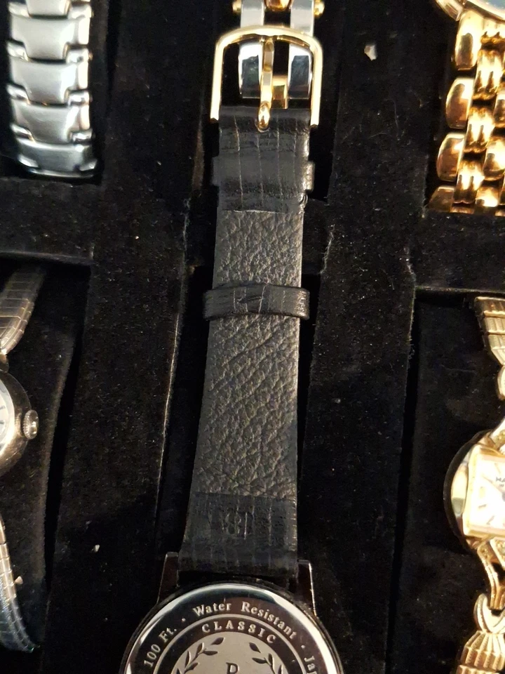 Berenger Vintage H.M.S. Negro sobre negro en excelente estado. Bisel dorado. Funciona bien Foto 4 de 4