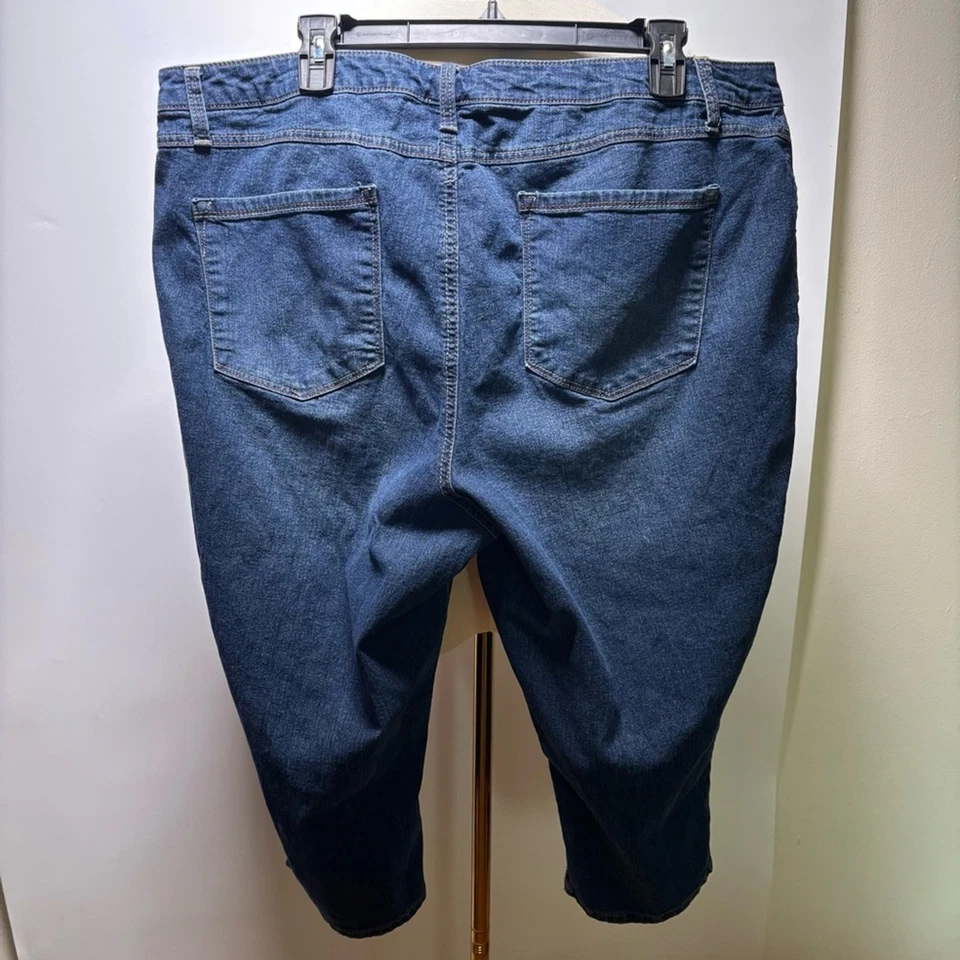 Pantalones de mezclilla recortados para mujer A3 azul talla 22W Foto 3 de 4