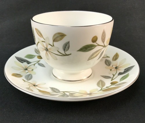 3 - Wedgwood Beaconsfield Leigh Shape Cup & Saucer Sets Green & Black Stamp - Picture 4 of 11