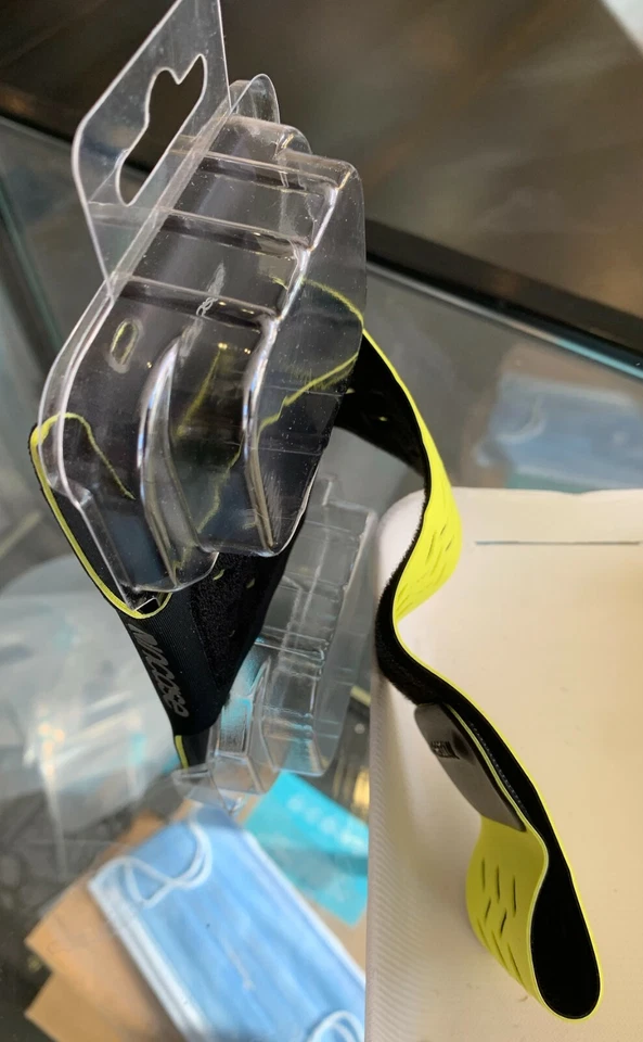 Incase Sports Armband CL69408 for iPhone6 & 6s Black/Lumen - Image 4 of 4