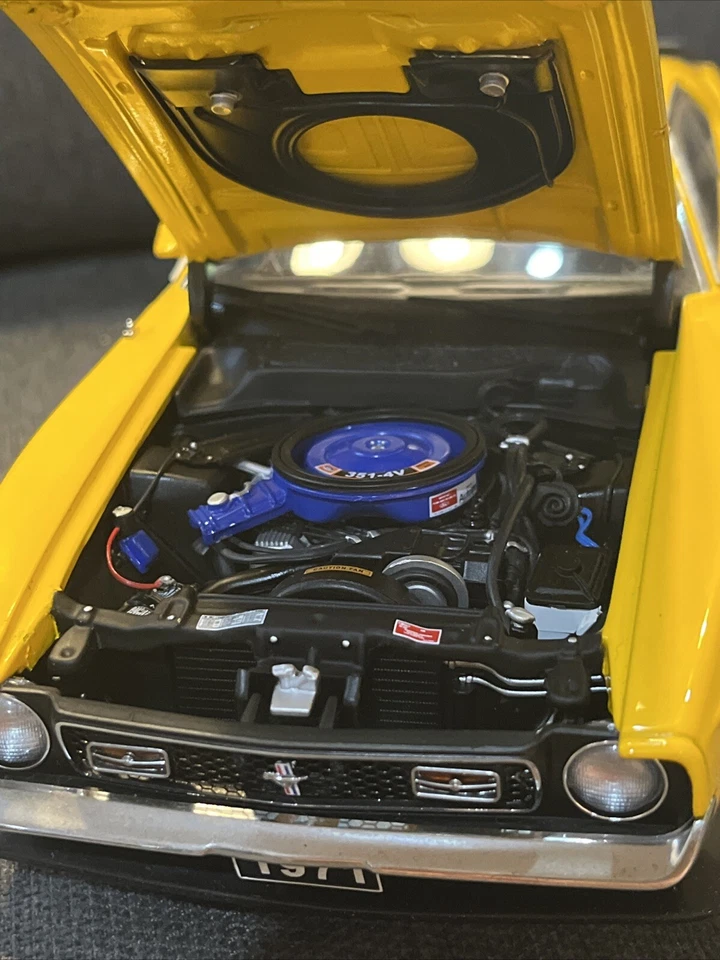 AUTOart Millennium, Ford Mustang Mach I, Yellow, 1:18 Scale Car Auto Art 2002 - Image 4 of 4