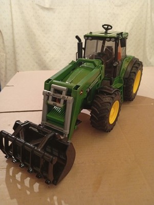 Bruder Traktor John Deere 7930 mit Frontlader Und Strohballen