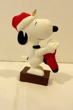 PEANUTS HALLLMARK ORNAMENT A SNOOPY CHRISTMAS