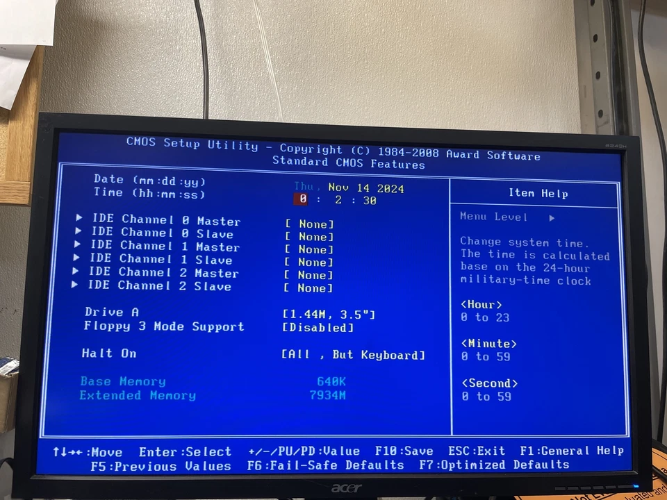 GIGABYTE GA-E7AUM-DS2H Pentium Dual-Core E5400 2,7 GHz 8 GB de RAM Foto 2 de 4