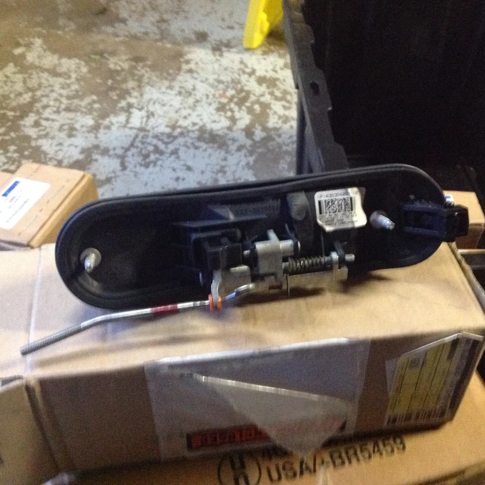 Manija de puerta exterior trasera derecha Ford Explorer 2006-2010 OEM NUEVA  Foto 2 de 3