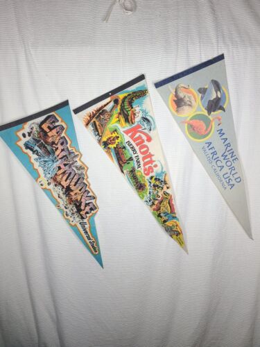 Vtg 3 Souvenir Pennant Flags Felt Printed Universal Studios Marine World Rare - Picture 3 of 9