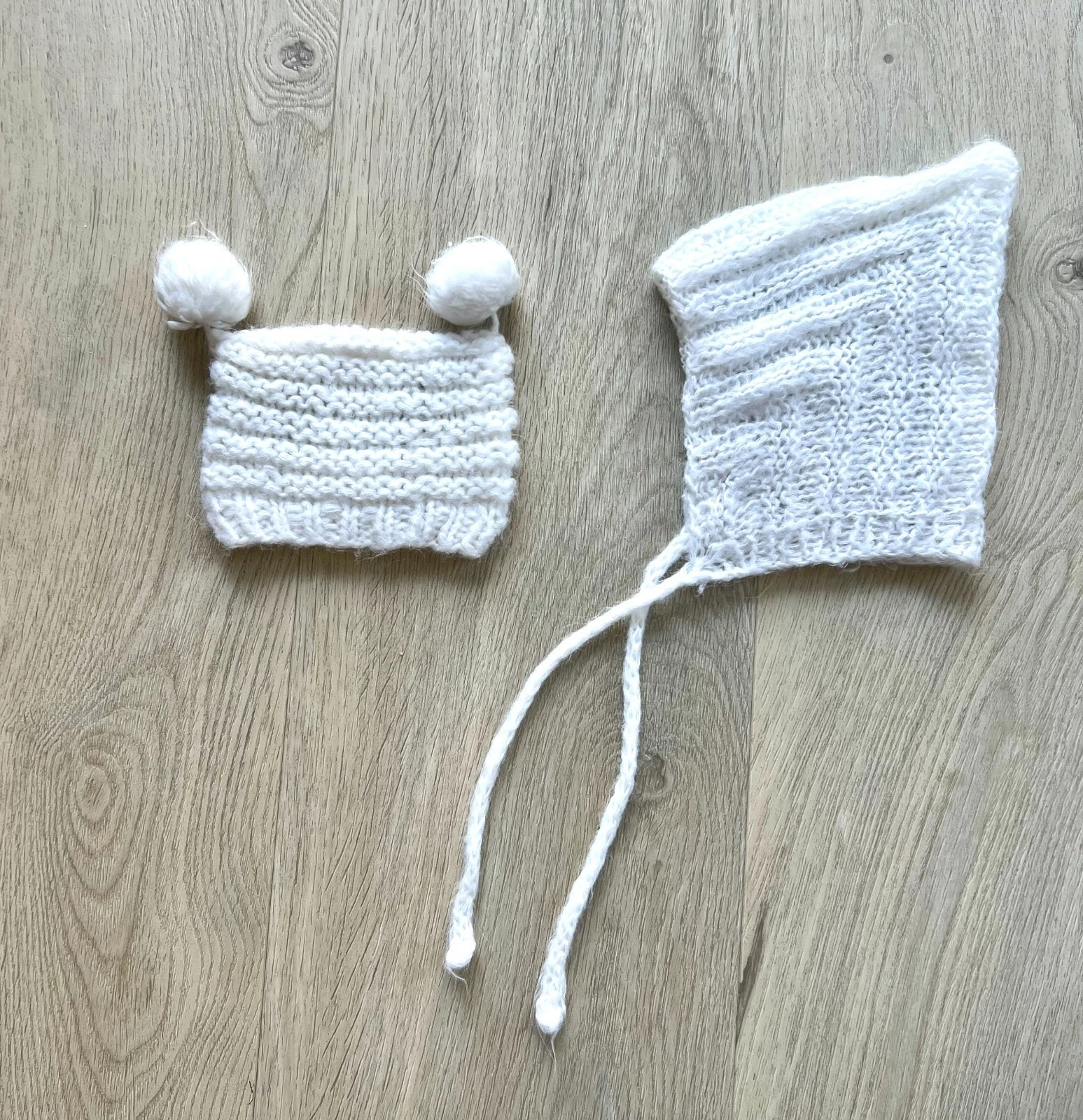Set of 2 Hand Knitted Newborn Hats – White Baby Photo Props with Pom Poms and Bo
Opens in a new wind