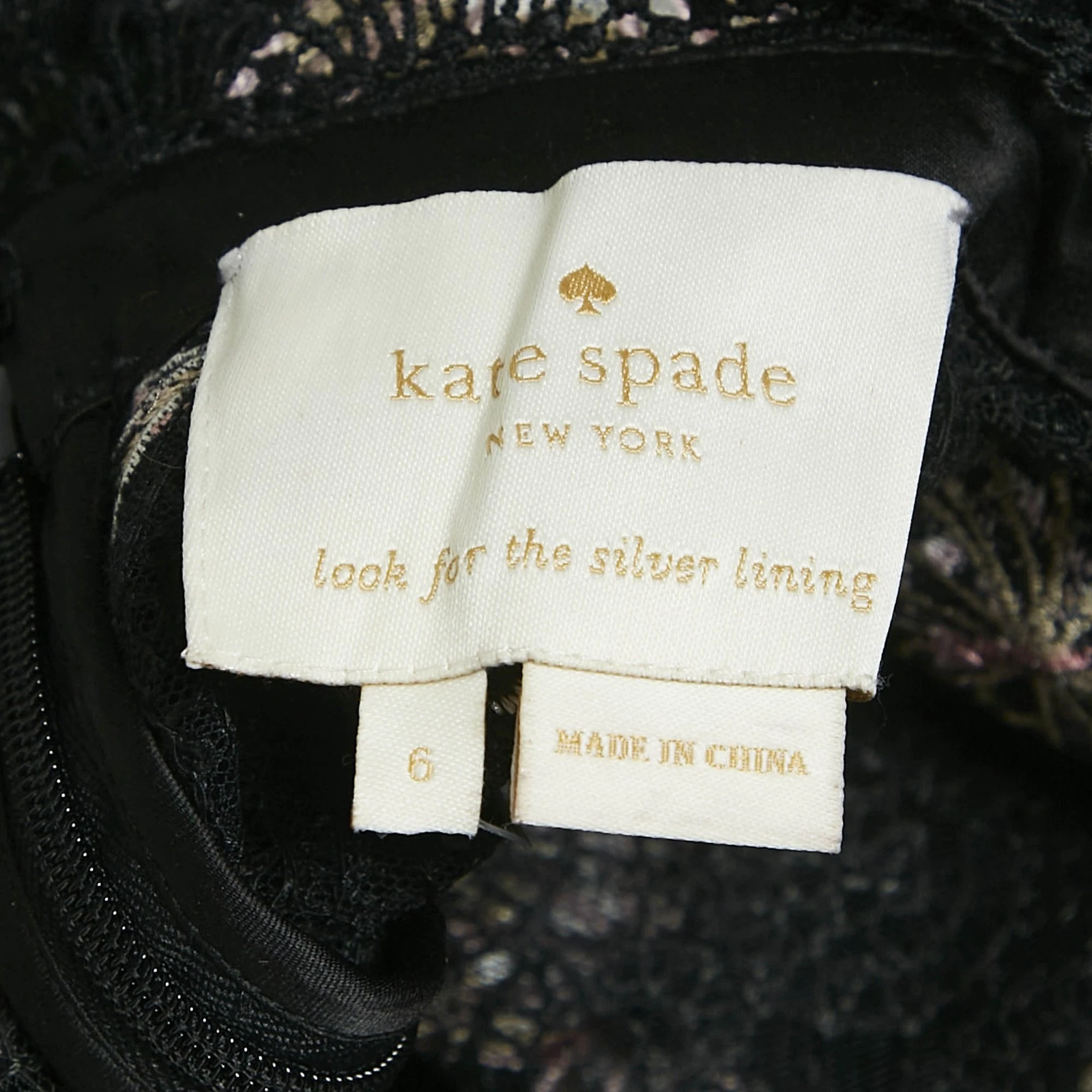 Abito corto Kate Spade nero con ricamo a farfalla in pizzo e volant M