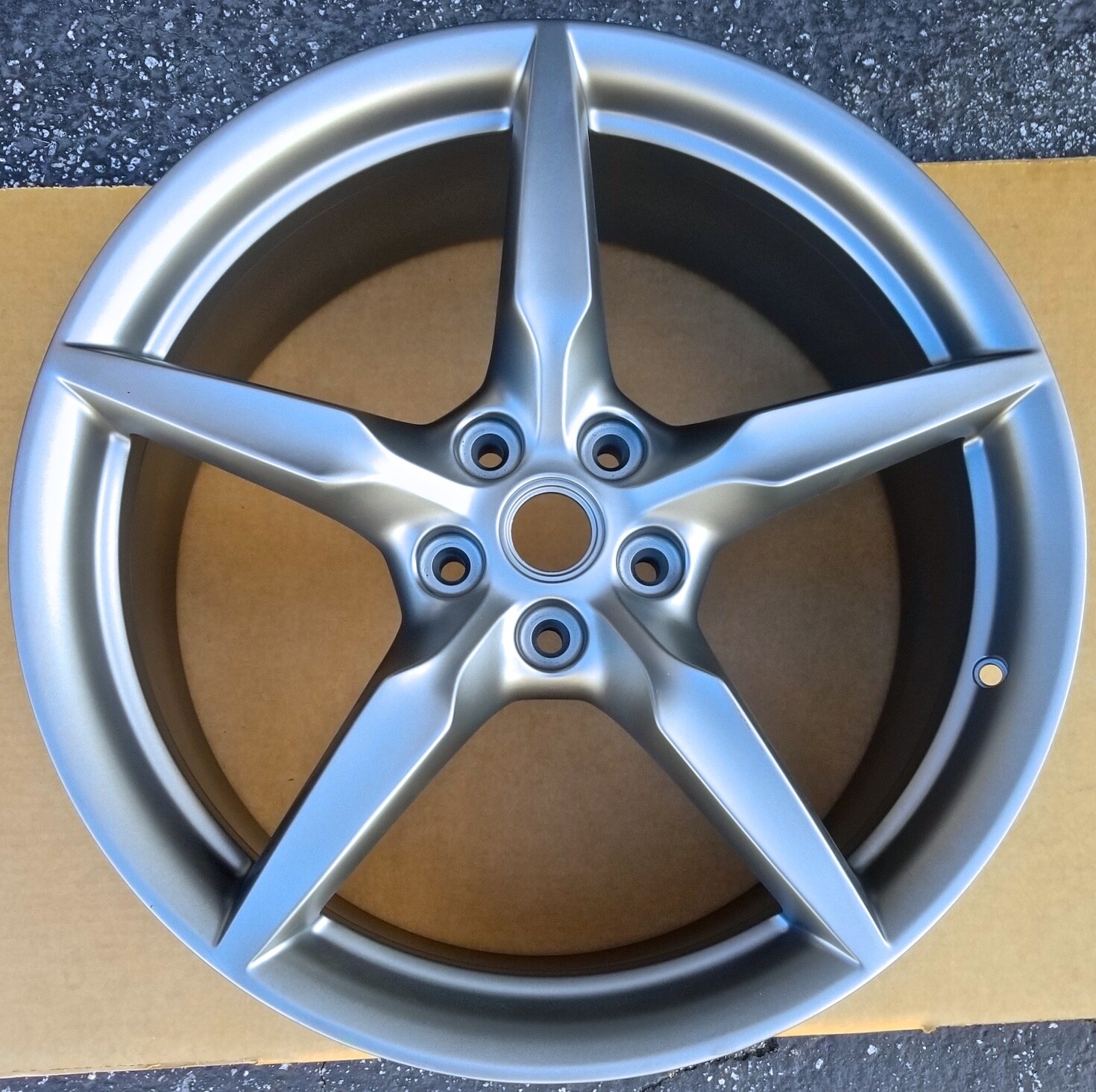 Perfect Factory Ferrari F8 488 Front Wheel Grigio Gray Genuine OEM 20 x 9 307422