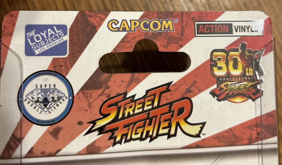 Figura de persecución de vinilo exclusiva de Street Fighter rojo claro Ken SDDC Loyal Subjects  Foto 3 de 4