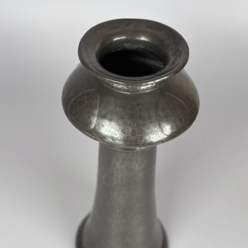 ANTICO VASO IN PELTRO INGLESE PIALLATO ARTI E MESTIERI - Foto 3 di 9