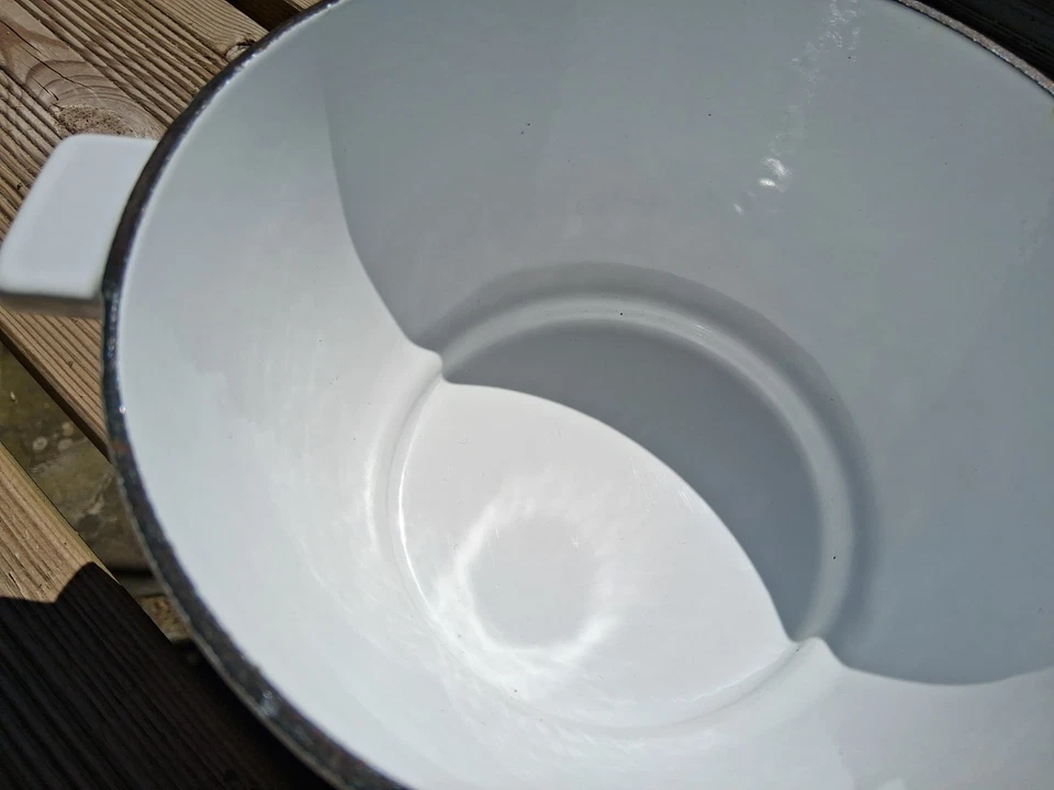 poêlon en fonte émaillée Motif Suisse Nomar idem Le creuset - Photo 4/4