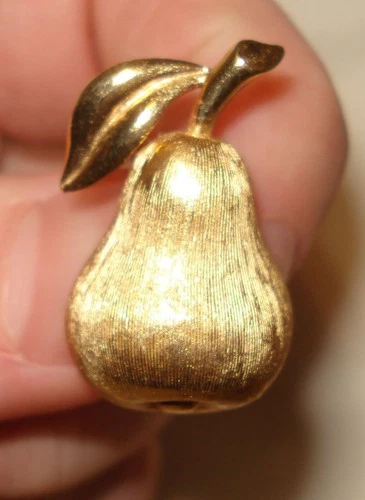 Vintage Trifari Gold Tone Textured Pear Fruit Small Costume Jewelry Brooch Pin