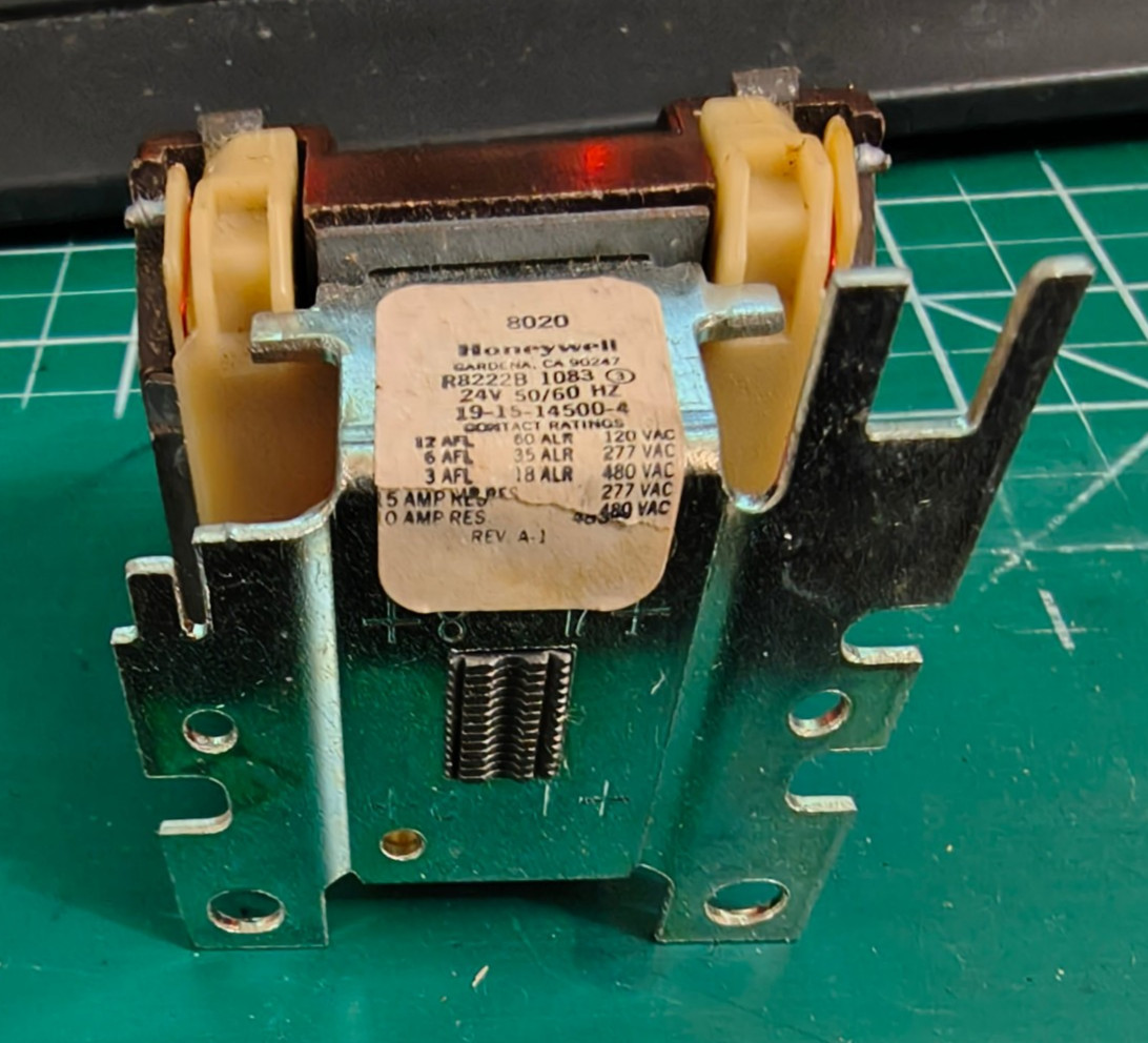 Honeywell R8222B 1083 24V, SPDT, Blower Control, Switching Relay Working Pull