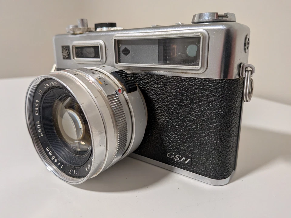 YASHICA Electro 35 GSN Rangefinder 35mm Film Camera with 45mm f/1.7 Lens - Image 2 of 4