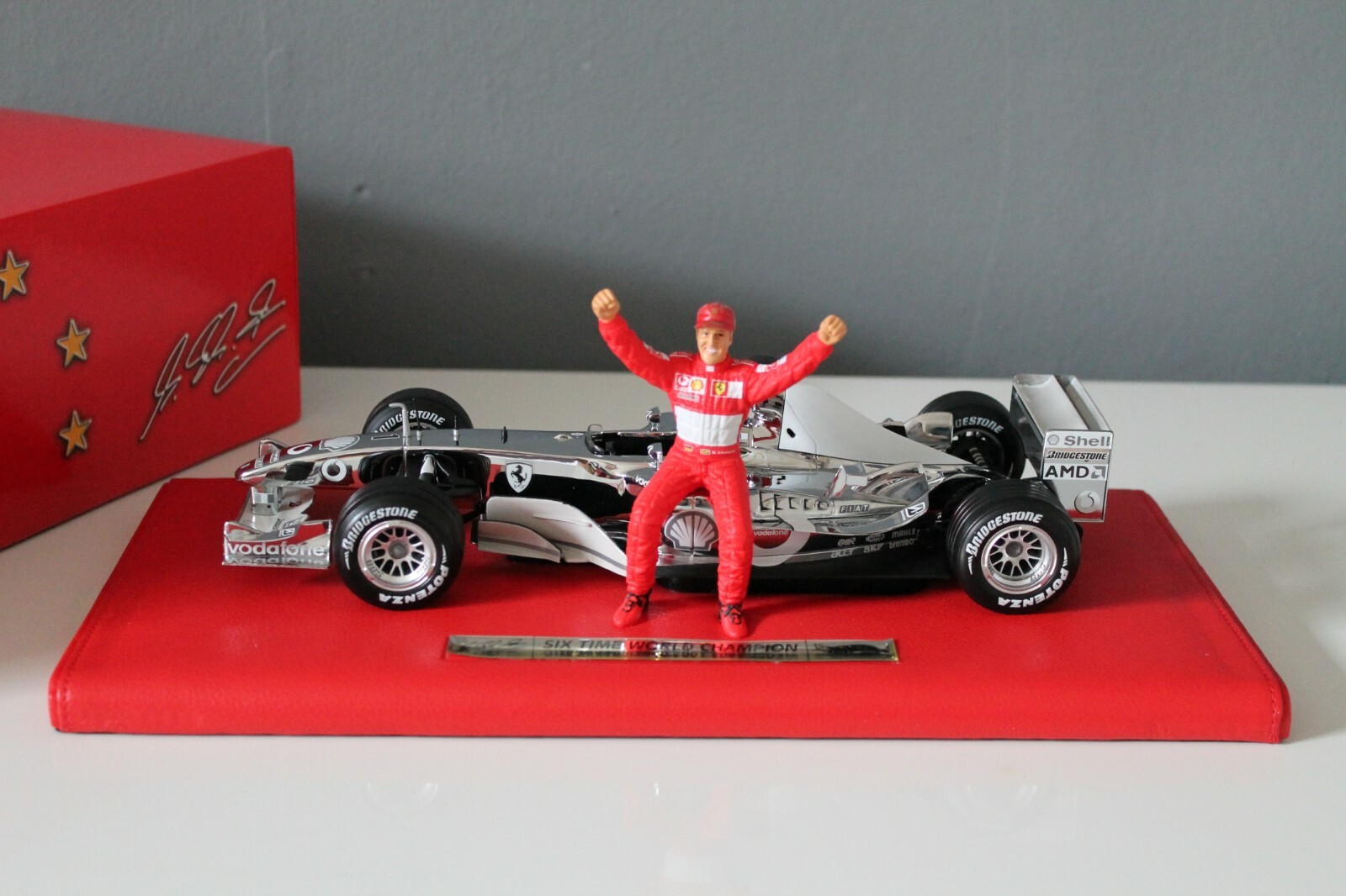 Hot Wheels racing 1 18 - ferrari f2003 schumi 6x campeón mundial (nuevo en el embalaje original) Hot Wheels racing 1 18 - ferrari f2003 schumi 6x campeón mundial (nuevo en el embalaje original)