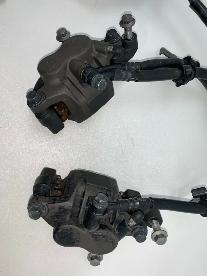 Yamaha FZ6R 2009 09-17 OEM SISTEMA DE FRENOS DELANTEROS CILINDRO MAESTRO JUEGO PAR PINZAS Foto 2 de 4