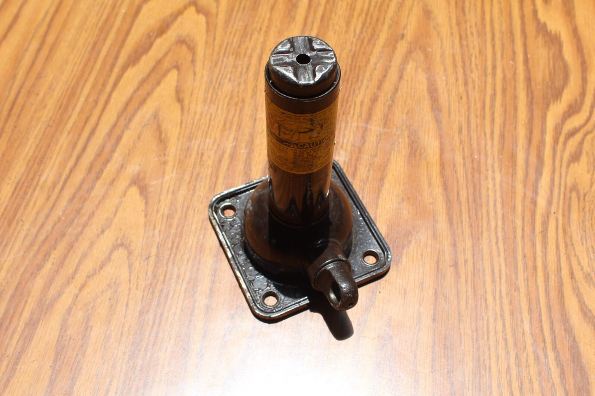 96-02 Toyota 4runner Bottle Jack & Spare Tire Tool Kit