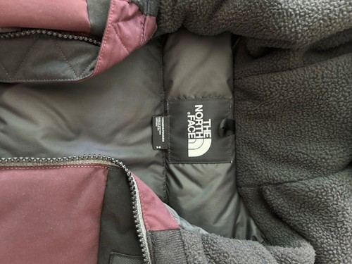 The North Face Women's Pallie Down Hybrid Vest Jacket 550 Fill – Burgundy Black - Picture 5 of 7