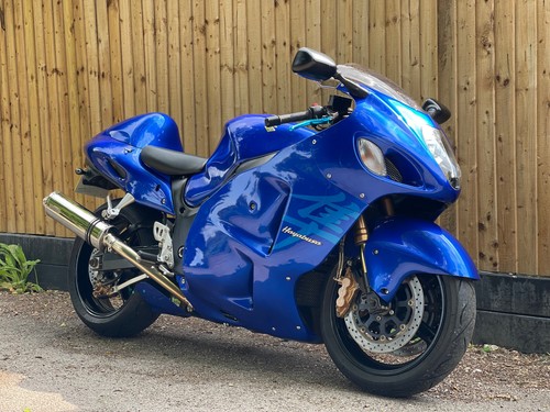 Suzuki GSX1300 R Hayabusa 2007 Low Miles Delkevic and Power Commander! - Picture 2 of 14