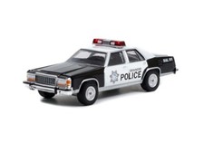 1996 FORD LTD CROWN VICTORIA 1/64 scale DIECAST CAR GREENLIGHT 44950B/48