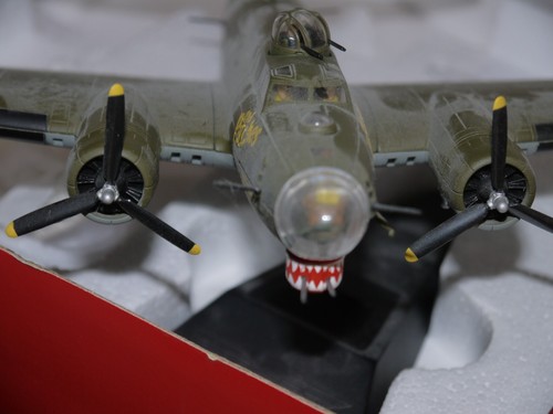 CORGI AA33305 BOEING B17 FLYING FORTRESS '2ND PATCHES' limited edition - Picture 17 of 21