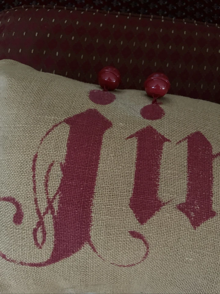 Almohada lumbar Pottery Barn Arpillera Jingle Bell Foto 2 de 4