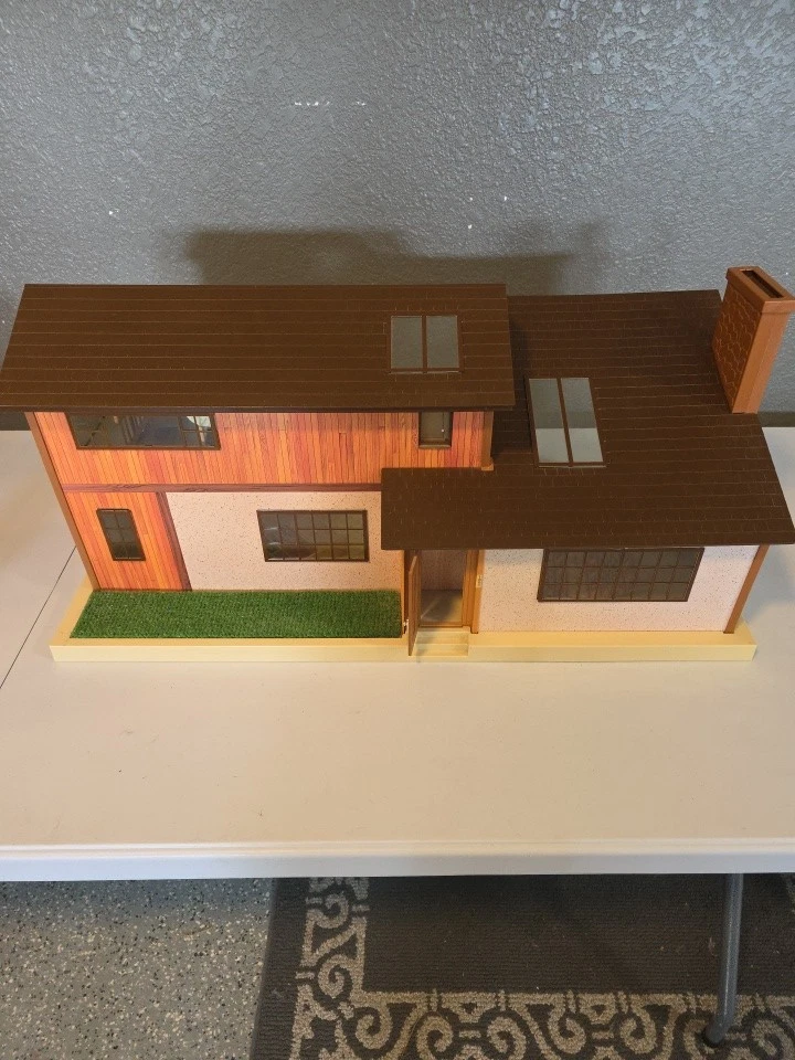 Tomy Vintage 1980s Smaller Home and Garden Play Dollhouse With 45 Accessories - Image 2 of 4