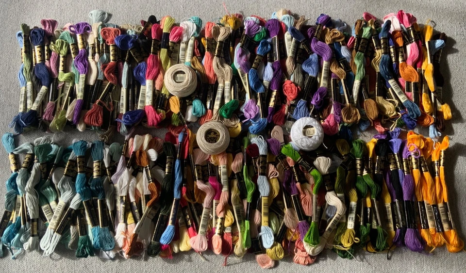 Lot 205 DMC SKEINS EMBROIDERY CROSS STITCH FLOSS THREAD Mixed Colors - Image 3 of 4