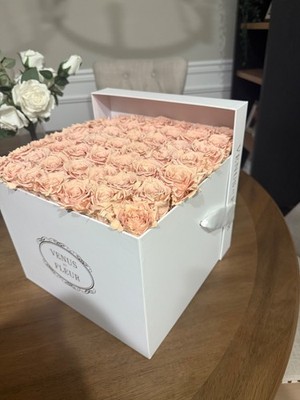 Venus ET Fleur Pink Classic Large Square Rose Box