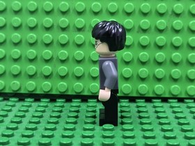 LEGO Harry Potter Gryffindor Sweater Minifigure - 4842 4867 4738 hp094