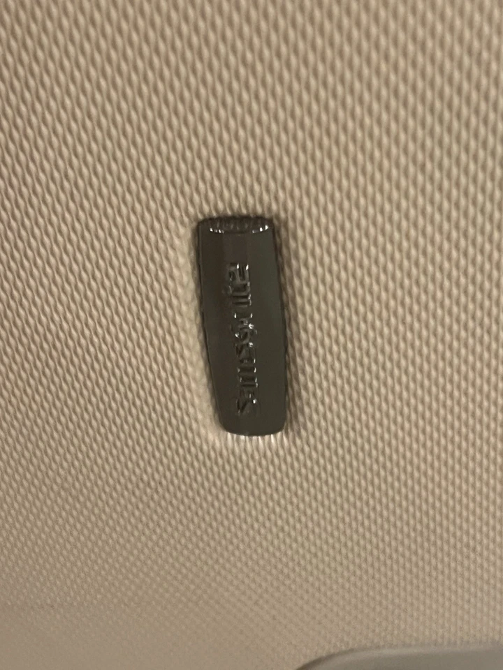 Чемодан-спиннер Samsonite ручная кладь — бежевый жесткий, легкий и прочный - Изображение 2 из 4