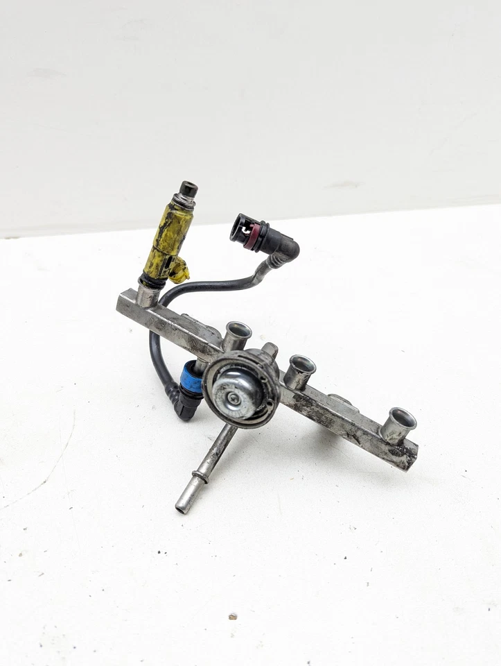 Рельса топливной форсунки 2004-2008 Mazda RX-8 с форсунками - Изображение 3 из 4