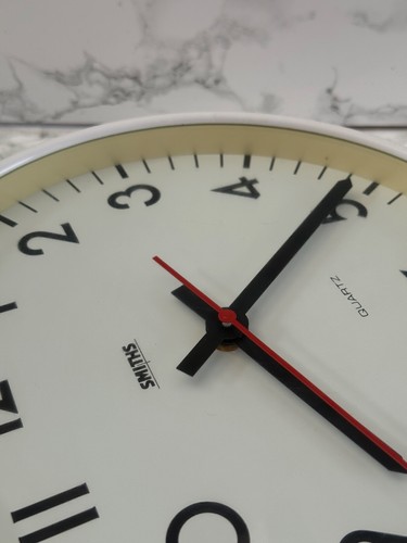 VINTAGE SMITHS QUARTZ CLASSIC WALL CLOCK GLASS PLASTIC KITCHEN SCHOOL OFFICE - Picture 12 of 12