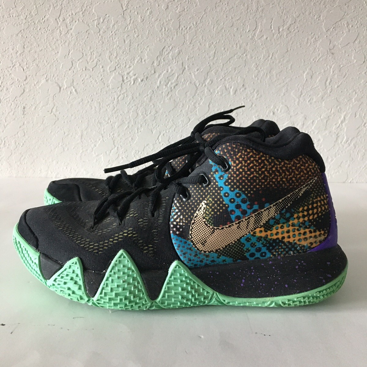 ナイキ Kyrie 4 Mamba Mentality バスケットボールシューズ Nike Kyrie 4 Mamba Mentality Basketball Shoe, RARE, AR2597-001