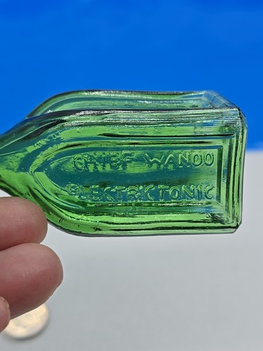 Vintage Green Glass Cathedral Brand Square Bottle 7.5" Chief Wahoo Tonic - Picture 4 of 6